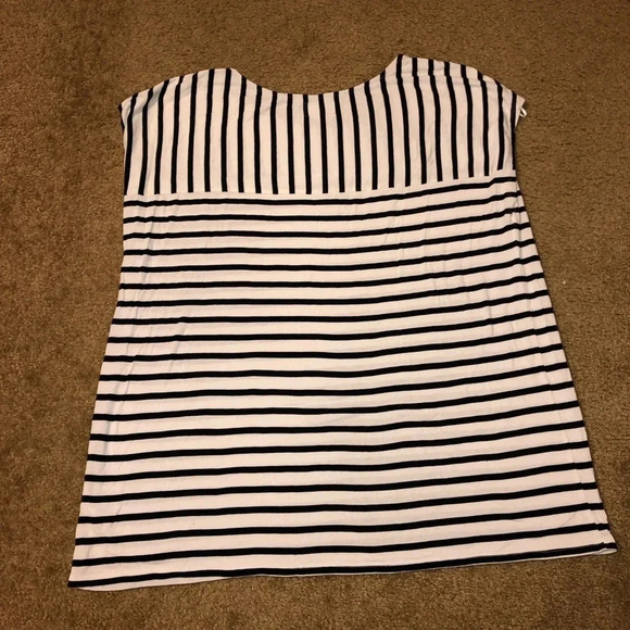 Blk and white striped blouse - Picture 2 of 3
